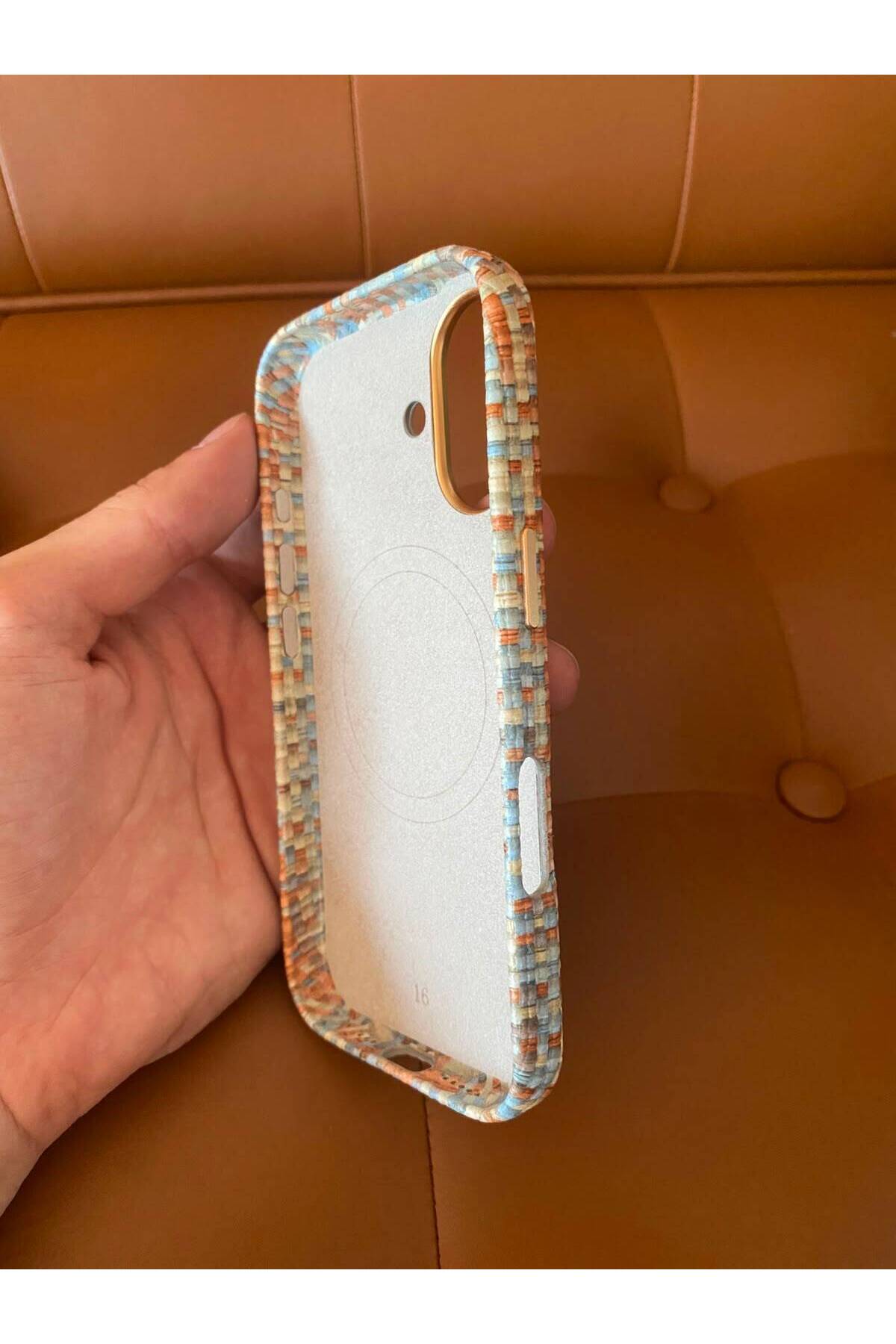 İphone 16 Uyumlu Premium Karbon Örgü Dokulu MagSafe Uyumlu iPhone Kılıf Kadife İç Yüzey Darbe Korumalı Bej Mavi Kahve
