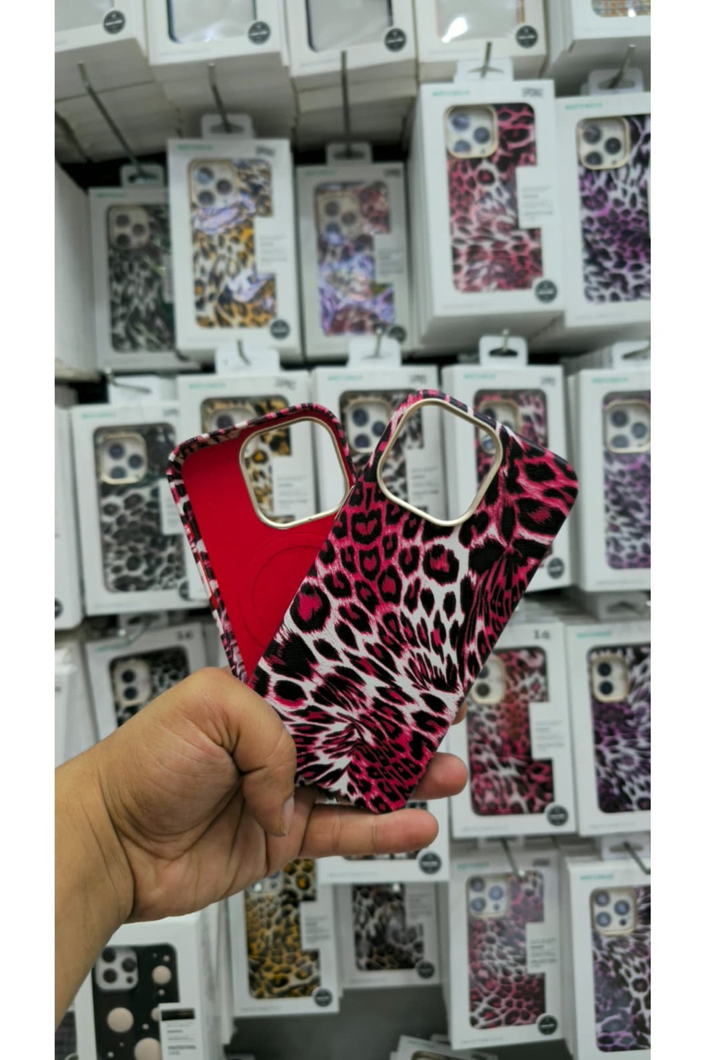 iPhone 16 Pro Uyumlu MagSafe Destekli Leopar Desenli Suni Deri İçi Kadife Premium Kılıf Darbe Korumalı