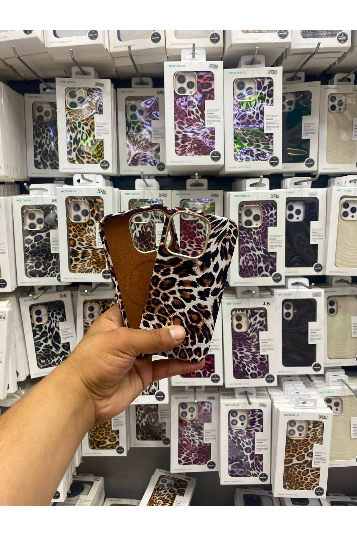 iPhone 16 Pro Uyumlu MagSafe Destekli Leopar Desenli Suni Deri İçi Kadife Premium Kılıf Darbe Korumalı