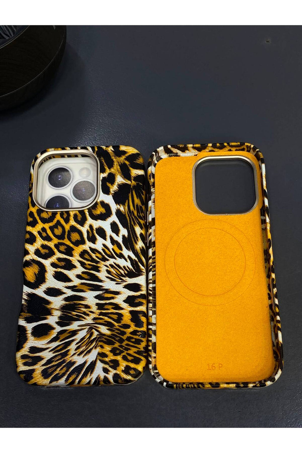 iPhone 16 Pro Uyumlu MagSafe Destekli Leopar Desenli Suni Deri İçi Kadife Premium Kılıf Darbe Korumalı