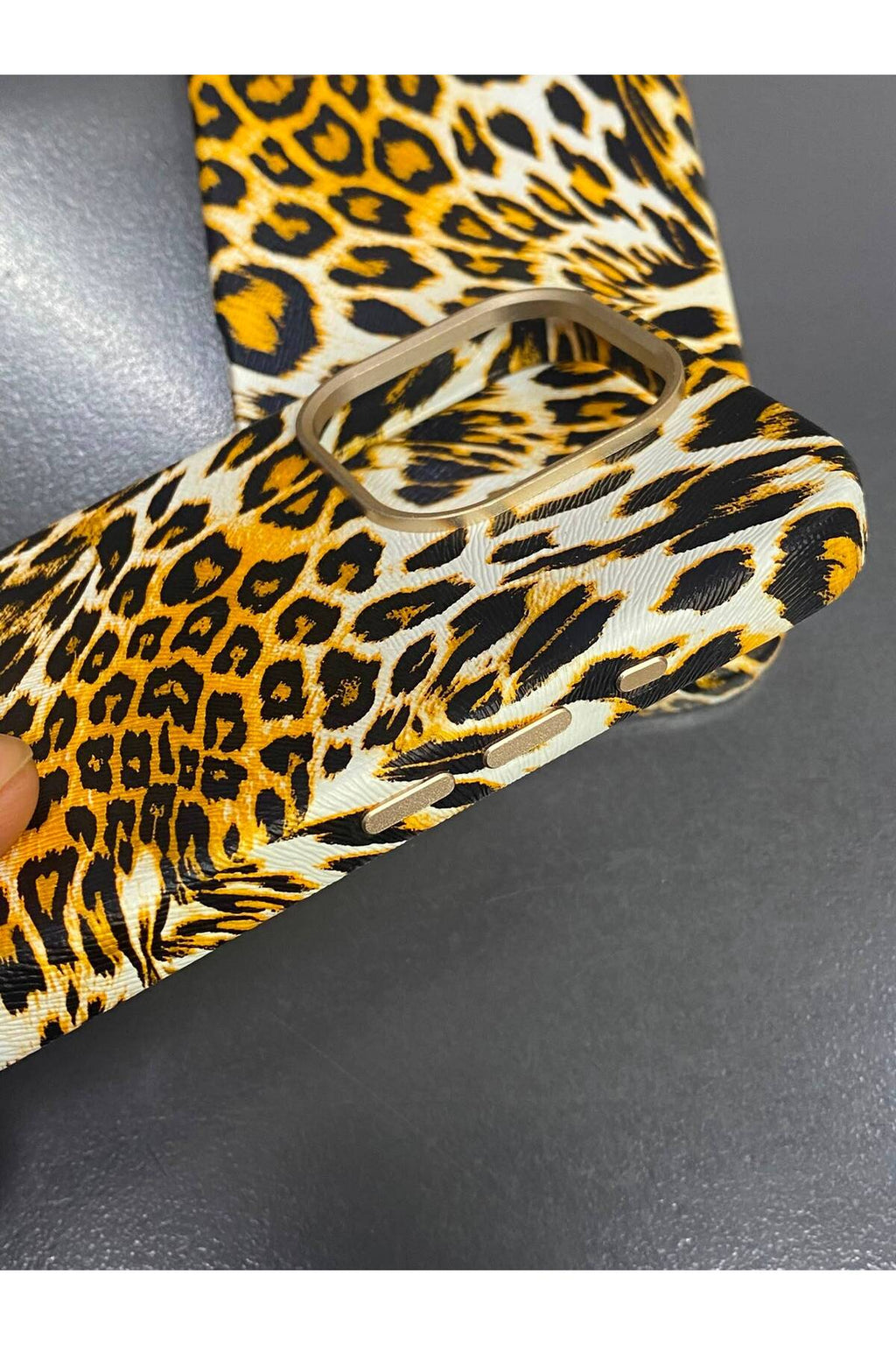 iPhone 16 Pro Uyumlu MagSafe Destekli Leopar Desenli Suni Deri İçi Kadife Premium Kılıf Darbe Korumalı