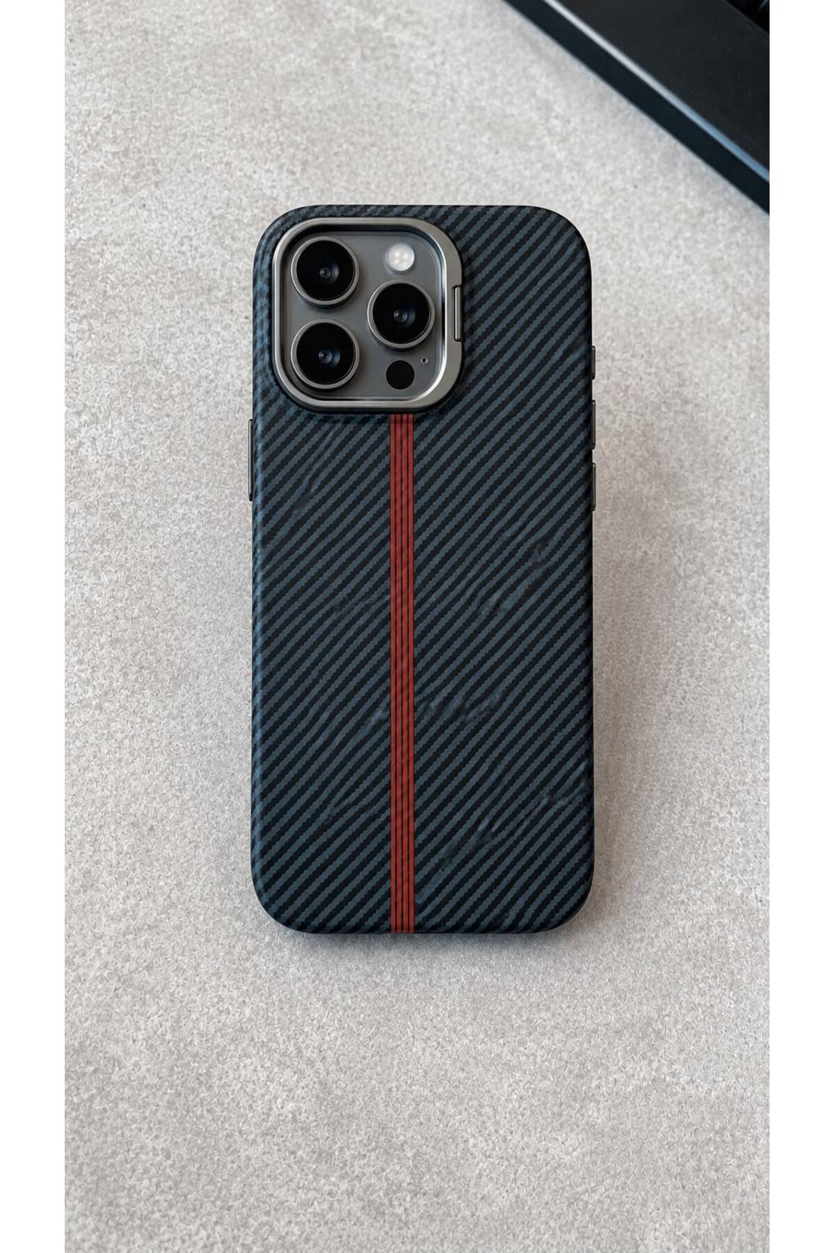 İphone 16 Pro Max Uyumlu MagSafe Şarj Özellikli M Kasa Tipi Karbon Premium Telefon Kılıfı
