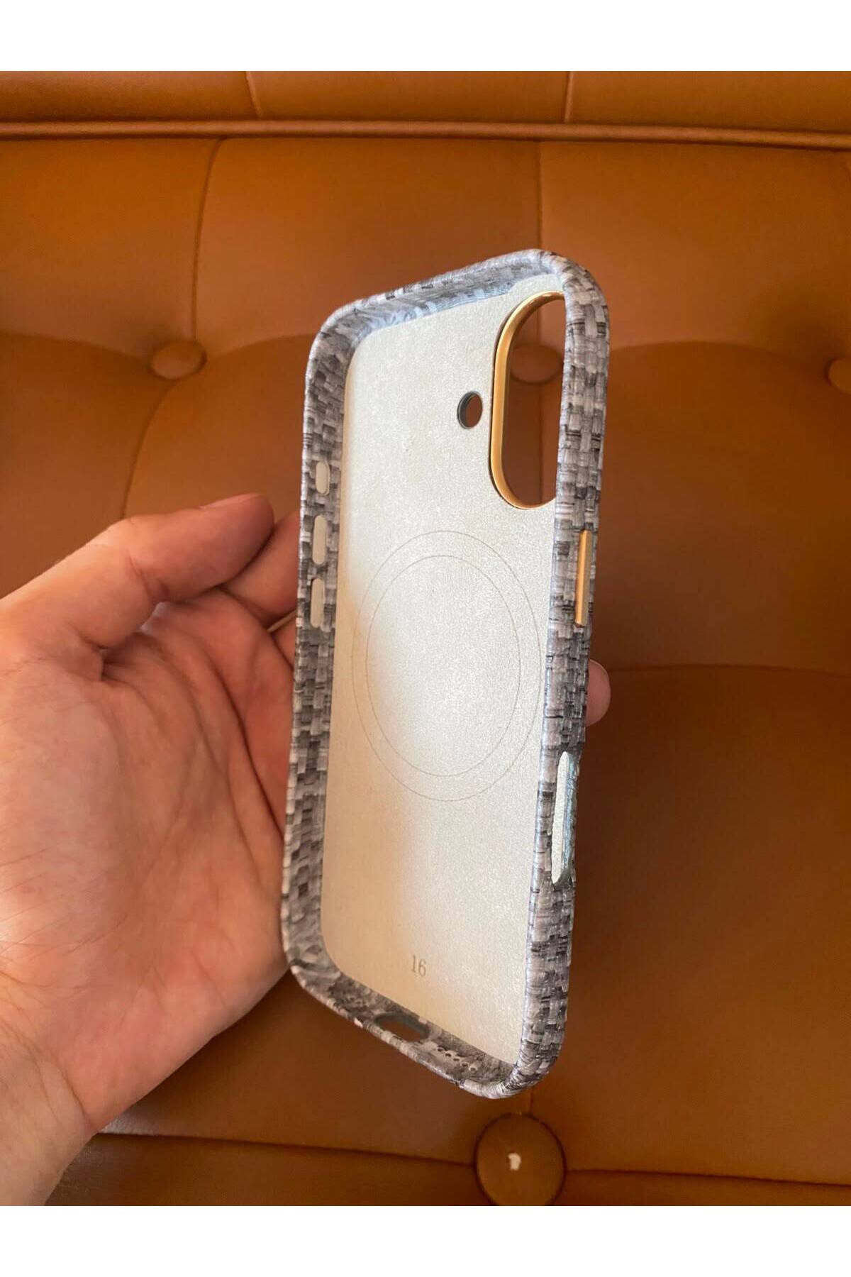 İphone 16 Uyumlu Premium Karbon Örgü Dokulu MagSafe Uyumlu iPhone Kılıf Kadife İç Yüzey Darbe Korumalı Bej Mavi Kahve