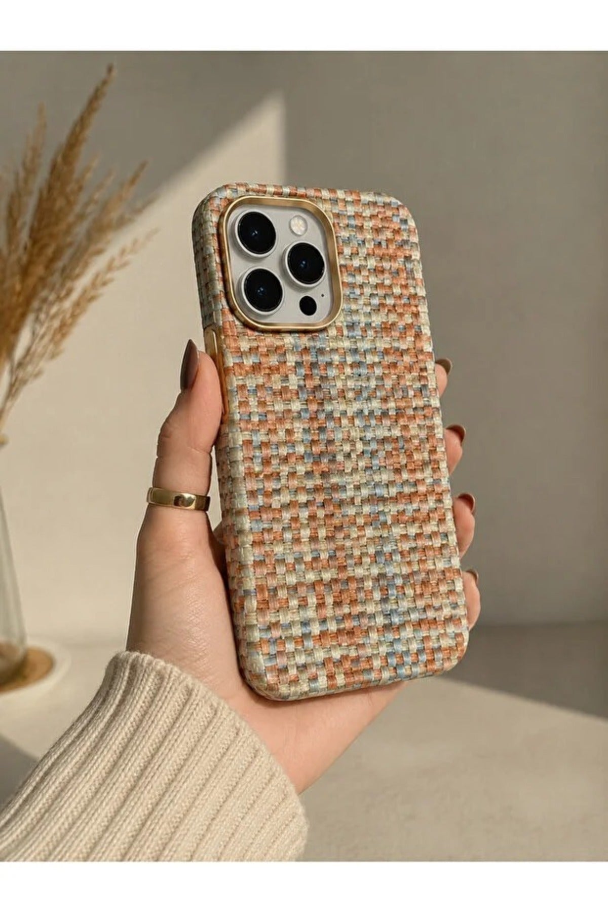 İphone 16 Pro Max Uyumlu Premium Karbon Örgü Dokulu MagSafe Uyumlu iPhone Kılıf Kadife İç Yüzey Darbe Korumalı Bej Mavi Kahve